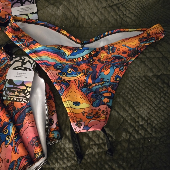 Freedom Rave Wear Strange Lands Set - Picture 2 of 3